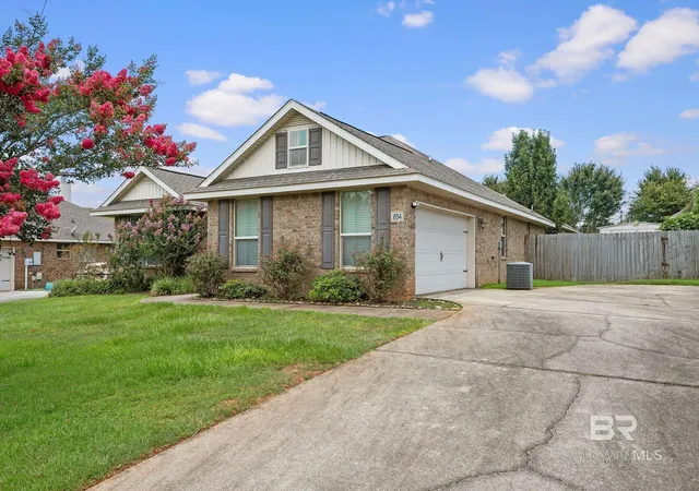 Homes for sale in Fairhope, AL | 204 Farringdon Boulevard, Fairhope, AL 36532 | MLS# 398970