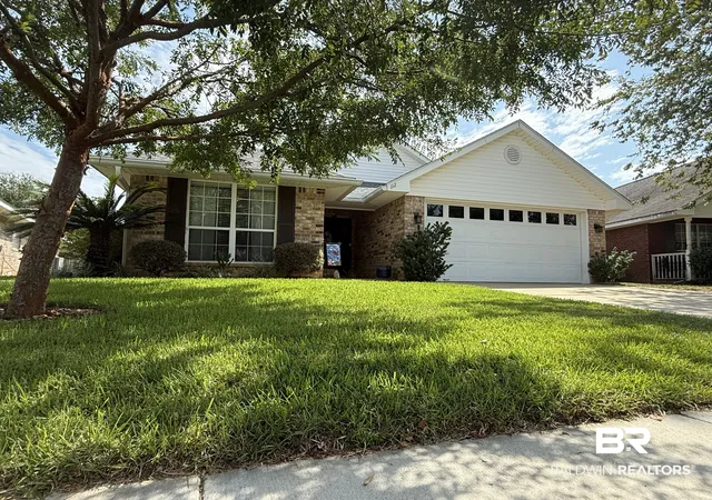 Photo 1 of Sale Pending at 112 Kemper Ln, Fairhope, AL 36532 | MLS# 409114 | Listing updated on 2026-09-13