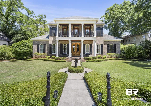 Single family home for sale at 113 Oak Ave, Fairhope, AL 36532 | MLS# 396103