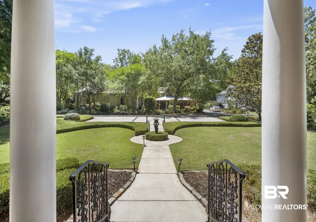 Photo 3 of Single family home for sale at 113 Oak Ave, Fairhope, AL 36532 | MLS# 396103 | Listing updated on 2026-09-25