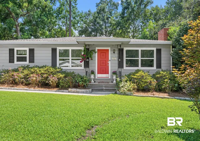 Photo 2 of Single family home for sale at 212 Pinecrest Ln, Fairhope, AL 36532 | MLS# 407079 | Listing updated on 2026-09-01