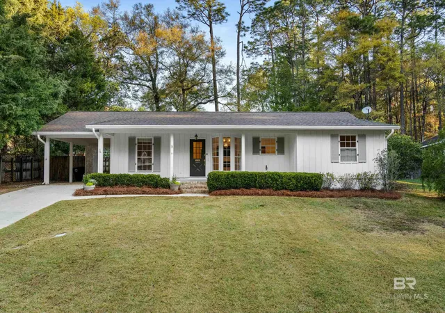 Homes for sale in Fairhope, AL | 9 Azalea Court, Fairhope, AL 36532 | MLS# 394274