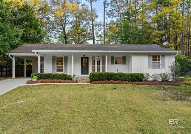 Homes for sale in Fairhope, AL | 9 Azalea Court, Fairhope, AL 36532 | MLS# 394274