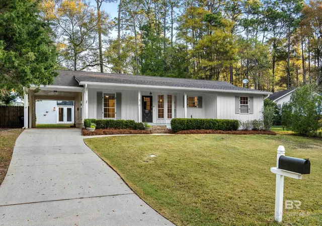 Homes for sale in Fairhope, AL | 9 Azalea Court, Fairhope, AL 36532 | MLS# 394274