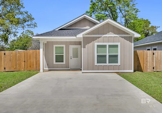 Homes for sale in Robertsdale, AL | 18135 Hoiles Street, Robertsdale, AL 36567 | MLS# 394195