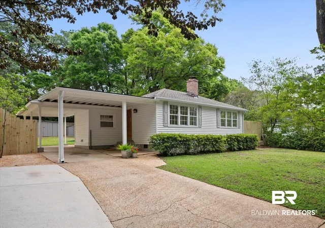 Photo 1 of Sale Pending at 5210 S Pineview Ln, Mobile, AL 36608 | MLS# 394917 | Listing updated on 2026-09-01