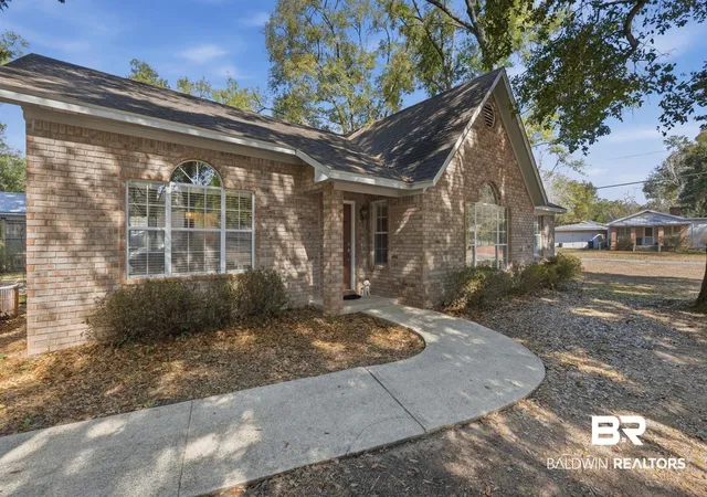 Photo 3 of Single family home for sale at 502 3rd Street, Fairhope, AL 36532 | MLS# 392028 | Listing updated on 2026-08-25