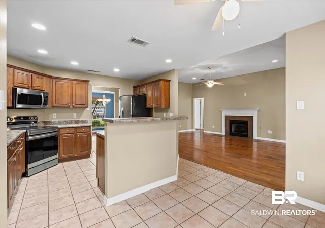 Photo 4 of Single family home for sale at 27529 Stratford Glen Dr, Daphne, AL 36526 | MLS# 406597 | Listing updated on 2026-08-27