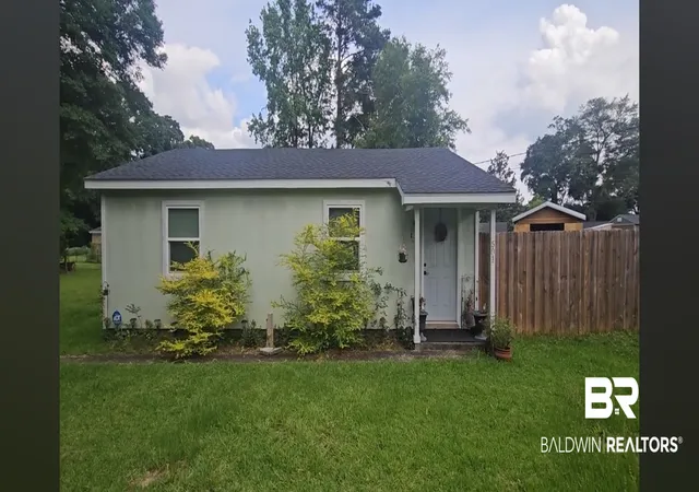 Photo 1 of Sale Pending at 501 W Magnolia St, Bay Minette, AL 36507 | MLS# 397485 | Listing updated on 2026-09-17