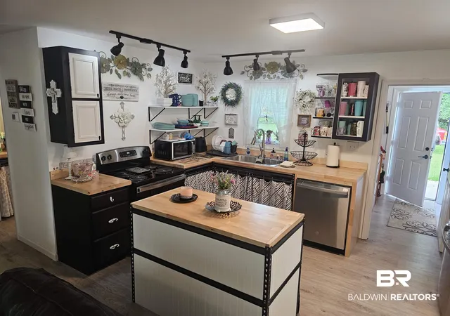 Photo 4 of Sale Pending at 501 W Magnolia St, Bay Minette, AL 36507 | MLS# 397485 | Listing updated on 2026-09-17