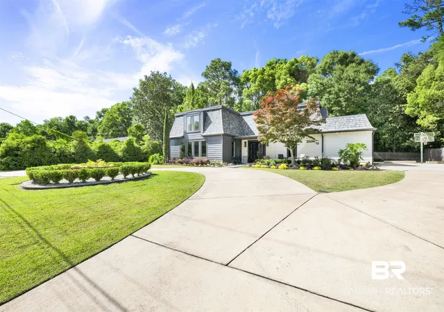 Photo 3 of Single family home for sale at 703 Greenwood Ave, Fairhope, AL 36532 | MLS# 395555 | Listing updated on 2026-10-21