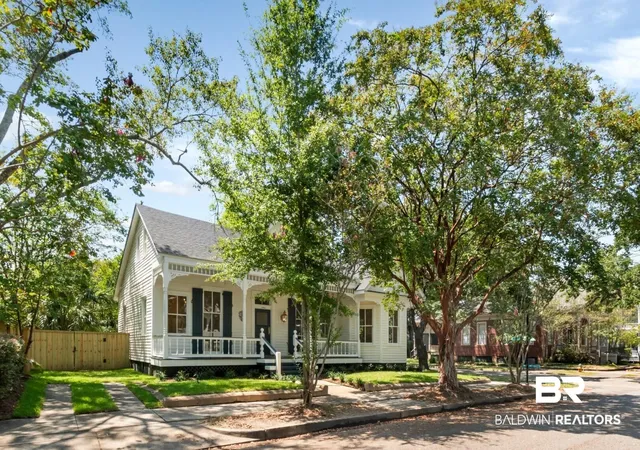 Photo 3 of Sale Pending at 150 S Dearborn St, Mobile, AL 36602 | MLS# 400027 | Listing updated on 2026-09-16