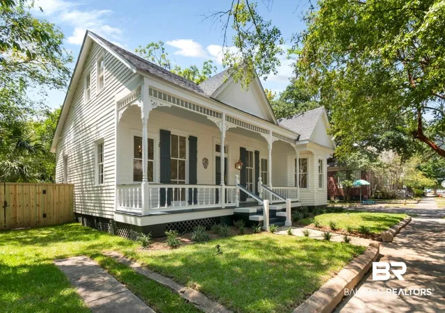 Photo 3 of Sale Pending at 150 S Dearborn St, Mobile, AL 36602 | MLS# 400027 | Listing updated on 2026-09-16