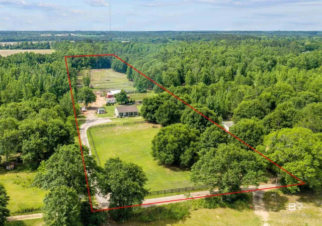 Homes for sale in Robertsdale, AL | 22660 Wing Lane, Robertsdale, AL 36567 | MLS# 396449