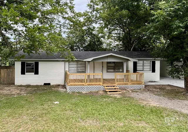 Homes for sale in Mobile, AL | 466 Pinehill Dr, Mobile, AL 36606 | MLS# 399033