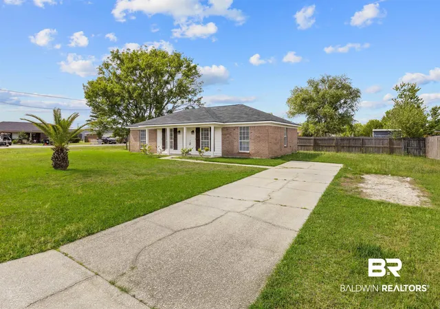 Photo 2 of Single family home for sale at 18979 Dalewood Cir, Robertsdale, AL 36567 | MLS# 394851 | Listing updated on 2026-08-27