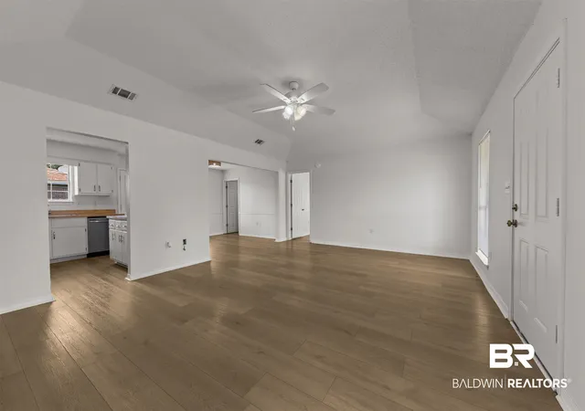 Photo 4 of Single family home for sale at 18979 Dalewood Cir, Robertsdale, AL 36567 | MLS# 394851 | Listing updated on 2026-08-27