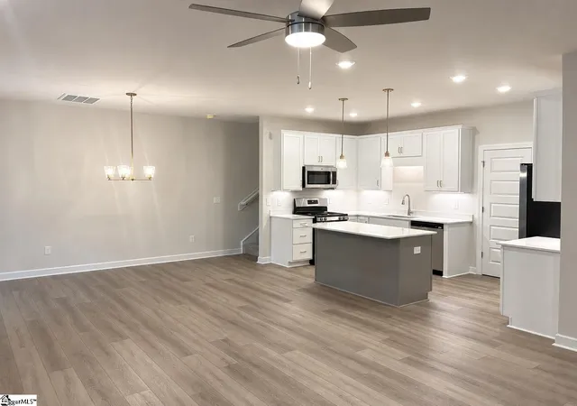 Photo 3 of Sale Pending at 248 Taylor Woods Ct, Greenville, SC 29607 | MLS# 1592255 | Listing updated on 2026-10-16