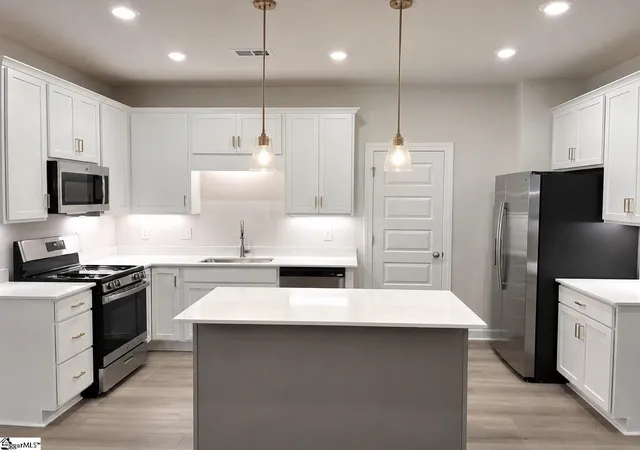 Photo 3 of Sale Pending at 248 Taylor Woods Ct, Greenville, SC 29607 | MLS# 1592255 | Listing updated on 2026-10-16