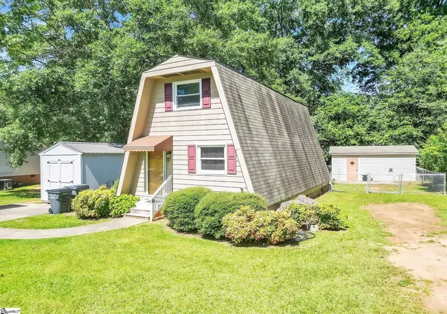 Photo 1 of Single family home for sale at 112 Hilltop Rd, Laurens, SC 29360 | MLS# 1602405 | Listing updated on 2026-08-30