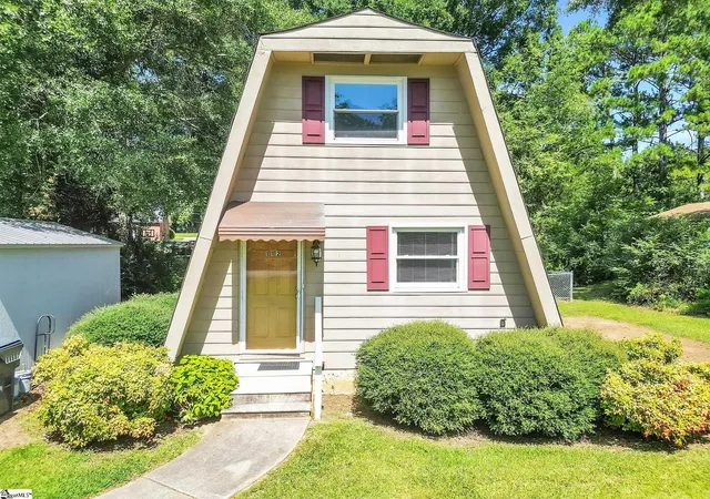 Photo 2 of Single family home for sale at 112 Hilltop Rd, Laurens, SC 29360 | MLS# 1602405 | Listing updated on 2026-08-30