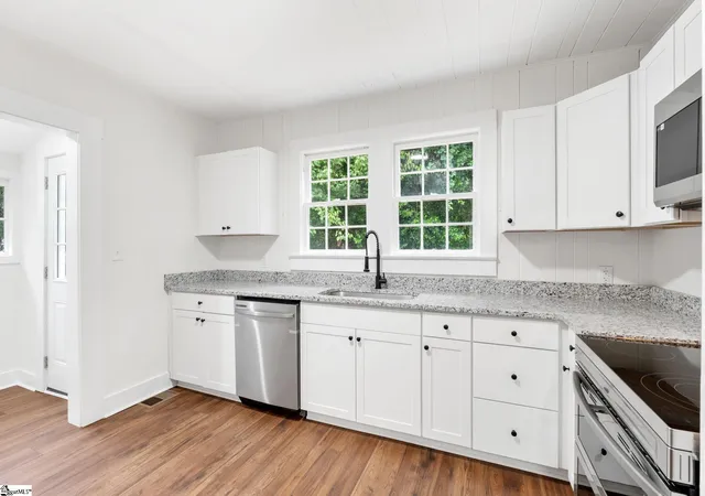 Photo 4 of Single family home for sale at 102 Aladdin St, Greenville, SC 29609 | MLS# 1594582 | Listing updated on 2026-07-22