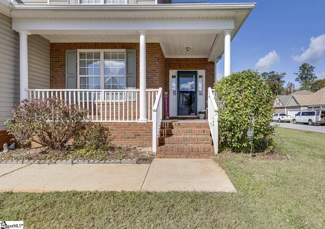 Photo 2 of Single family home for sale at 300 Stallion Rd, Greenville, SC 29617 | MLS# 1581826 | Listing updated on 2026-08-10