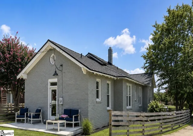 Photo 3 of Sale Pending at 211 Duke St, Ninety Six, SC 29666 | MLS# 1593722 | Listing updated on 2026-09-15