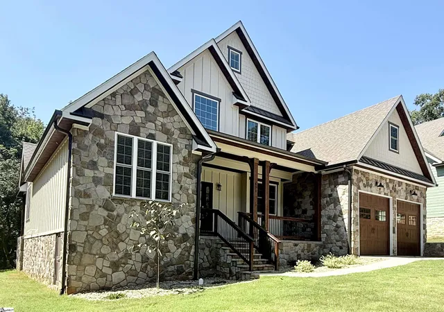 Photo 2 of Single family home for sale at 403 Holland Rd, Simpsonville, SC 29681 | MLS# 1568535 | Listing updated on 2026-09-03