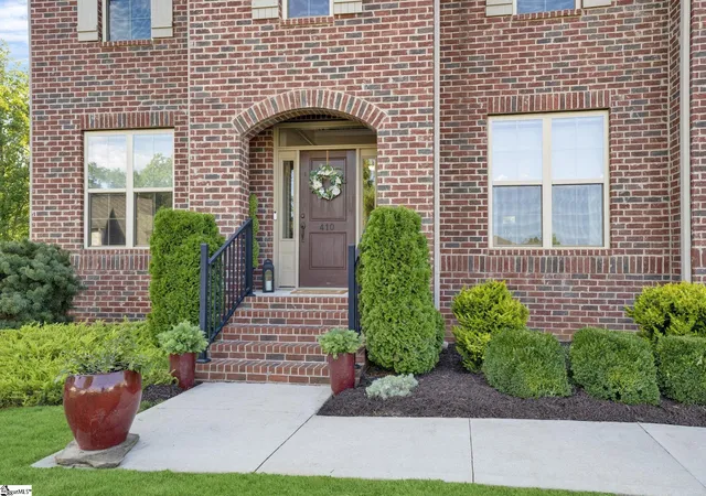 Photo 3 of Single family home for sale at 410 Arborwalk Ct, Simpsonville, SC 29681 | MLS# 1599524 | Listing updated on 2026-09-10