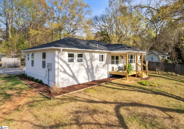 Photo 2 of Single family home for sale at 322 Piedmont Park Rd, Greenville, SC 29609 | MLS# 1582332 | Listing updated on 2026-06-04