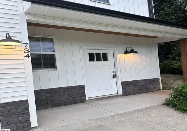 Photo 3 of Single family home for sale at 734 S Bomar Ave, Landrum, SC 29356 | MLS# 1601698 | Listing updated on 2026-09-15
