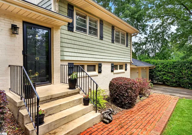 Photo 1 of Single family home for sale at 45 Ridgeway Dr, Greenville, SC 29605 | MLS# 1590463 | Listing updated on 2026-10-02