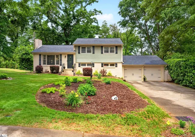 Photo 2 of Single family home for sale at 45 Ridgeway Dr, Greenville, SC 29605 | MLS# 1590463 | Listing updated on 2026-10-02