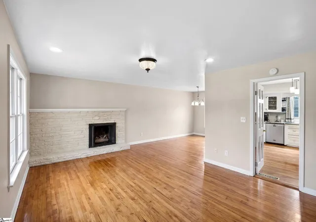 Photo 3 of Single family home for sale at 45 Ridgeway Dr, Greenville, SC 29605 | MLS# 1590463 | Listing updated on 2026-10-02