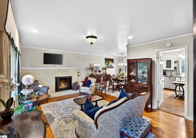 Photo 4 of Single family home for sale at 45 Ridgeway Dr, Greenville, SC 29605 | MLS# 1590463 | Listing updated on 2026-10-02