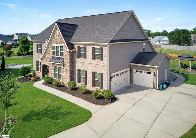 Photo 2 of Single family home for sale at 609 Crossmont Wy, Simpsonville, SC 29681 | MLS# 1598195 | Listing updated on 2026-09-08