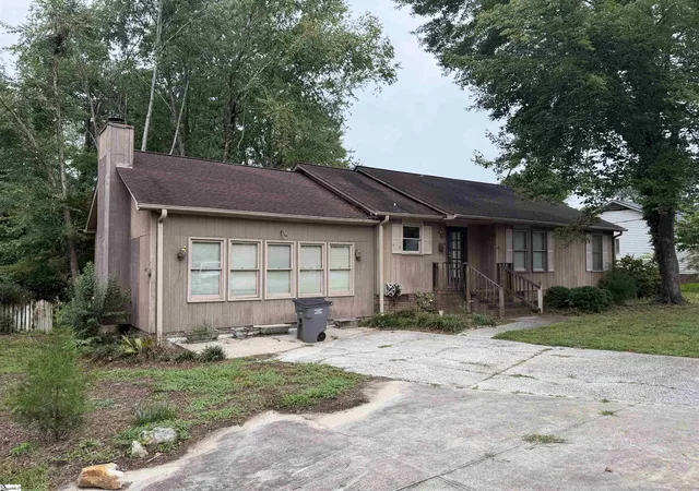 Photo 3 of Single family home for sale at 4 Cardinal Dr, Taylors, SC 29687 | MLS# 1600118 | Listing updated on 2026-08-07