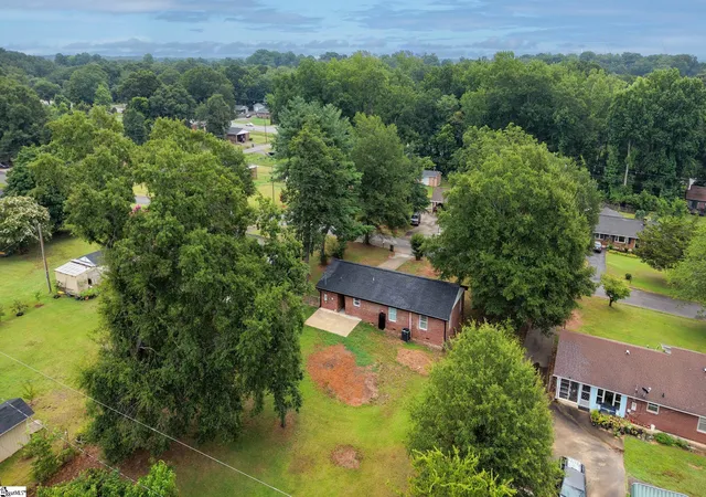 Photo 2 of Sale Pending at 230 Foxhall Rd, Spartanburg, SC 29306 | MLS# 1597160 | Listing updated on 2026-09-14