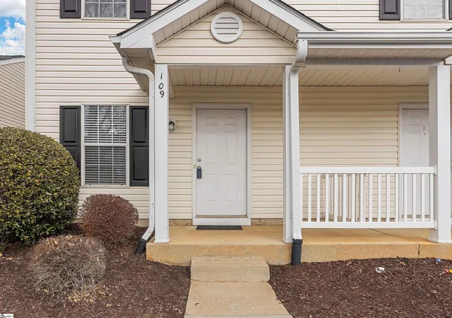 Photo 2 of Sale Pending at 109 Hammett Grove Ln, Greer, SC 29650 | MLS# 1596695 | Listing updated on 2026-09-01