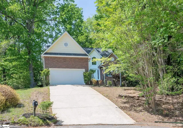 Photo 2 of Single family home for sale at 10 Fox Ridge Wy, Taylors, SC 29687 | MLS# 1589278 | Listing updated on 2026-08-04