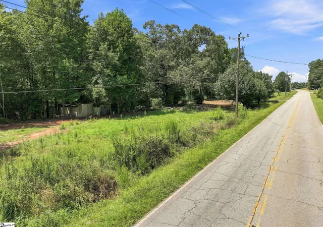 Photo 3 of House for sale at 17- Singing Pines Rd, Seneca, SC 29678 | MLS# 1601057 | Listing updated on 2026-08-21