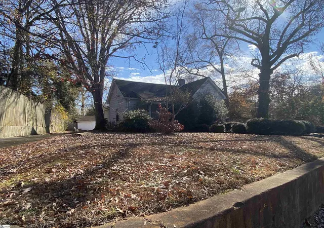 Photo 3 of Single family home for sale at 409 Easley Bridge Rd, Greenville, SC 29611 | MLS# 1514184 | Listing updated on 2026-08-14