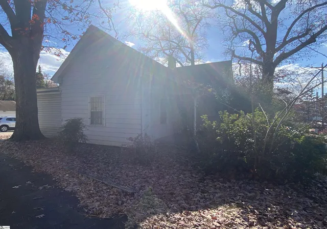 Photo 3 of Single family home for sale at 409 Easley Bridge Rd, Greenville, SC 29611 | MLS# 1514184 | Listing updated on 2026-08-14