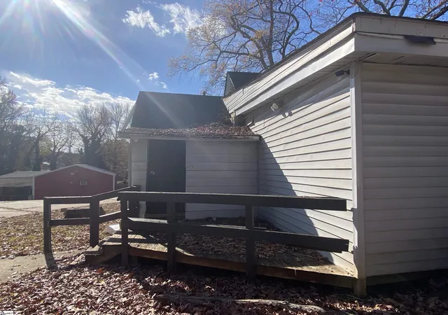 Photo 4 of Single family home for sale at 409 Easley Bridge Rd, Greenville, SC 29611 | MLS# 1514184 | Listing updated on 2026-08-14