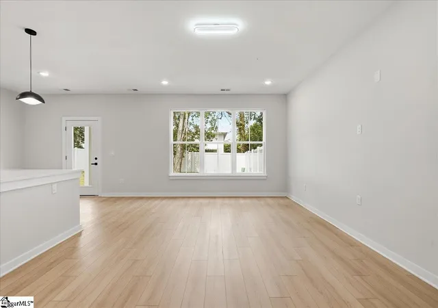 Photo 4 of House for sale at 215 Whatley Cir, Mauldin, SC 29662 | MLS# 1600084 | Listing updated on 2026-08-14