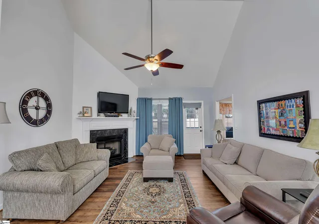 Photo 4 of Single family home for sale at 4 Brooke Lee Cir, Taylors, SC 29687 | MLS# 1576790 | Listing updated on 2026-10-25