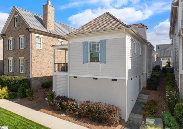 Photo 3 of Single family home for sale at 104 Burrough St, Greenville, SC 29615 | MLS# 1608082 | Listing updated on 2026-10-30