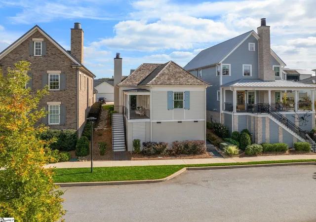 Photo 4 of Single family home for sale at 104 Burrough St, Greenville, SC 29615 | MLS# 1608082 | Listing updated on 2026-10-30