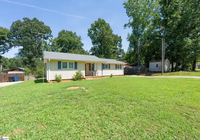 Photo 3 of Single family home for sale at 115 Willow Branch Dr, Simpsonville, SC 29680 | MLS# 1602125 | Listing updated on 2026-09-19